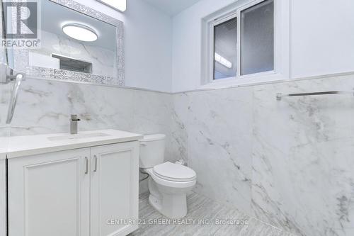2494 Callum Ave, Mississauga, ON - Indoor Photo Showing Bathroom