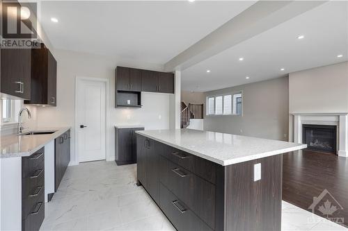 404 Barrett Farm Drive, Ottawa, ON - Indoor Photo Showing Kitchen With Upgraded Kitchen