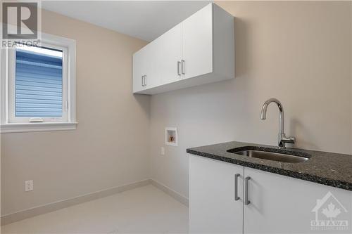 404 Barrett Farm Drive, Ottawa, ON - Indoor Photo Showing Kitchen