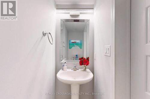 158 Thomas Phillips Drive, Aurora, ON - Indoor Photo Showing Bathroom