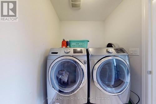 158 Thomas Phillips Dr, Aurora, ON - Indoor Photo Showing Laundry Room