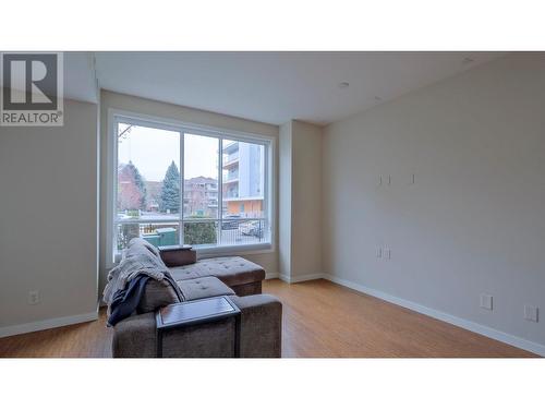 850 Saucier Avenue Unit# 122, Kelowna, BC - Indoor Photo Showing Living Room