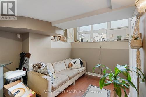 412 Crawford St, Toronto, ON - Indoor