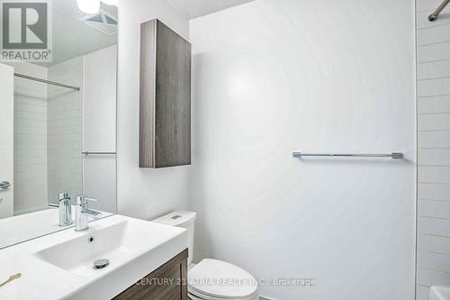 #Ps3 -66 Forest Manor Rd, Toronto, ON - Indoor Photo Showing Bathroom