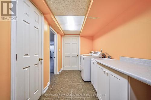 285 St. Joan Of Arc Ave, Vaughan, ON - Indoor Photo Showing Laundry Room