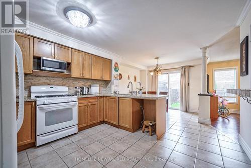 285 St. Joan Of Arc Ave, Vaughan, ON - Indoor Photo Showing Kitchen