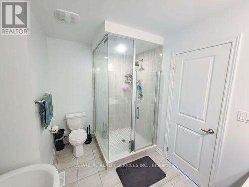 777 Chinook Path, Oshawa, ON - Indoor Photo Showing Bathroom