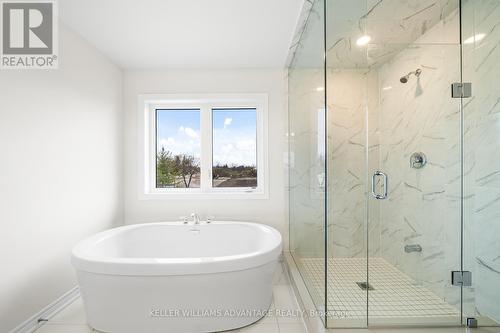 36 Sam Battaglia Cres, Georgina, ON - Indoor Photo Showing Bathroom