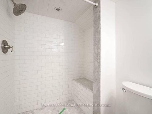 2079 Gerrard St E, Toronto, ON - Indoor Photo Showing Bathroom
