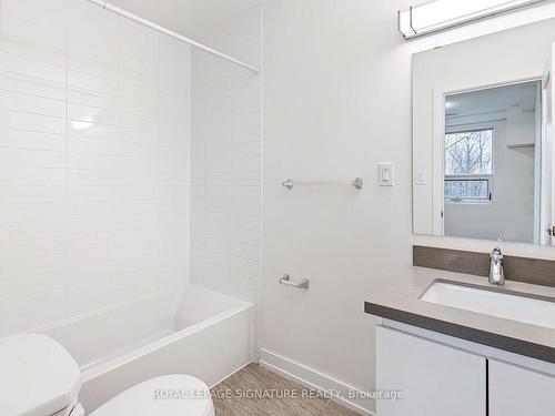 B104-46 Panorama Crt, Toronto, ON - Indoor Photo Showing Bathroom
