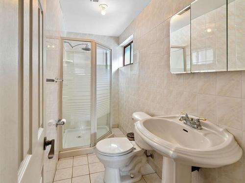 Bathroom - 3337 Rue Rolland, Longueuil (Le Vieux-Longueuil), QC - Indoor Photo Showing Bathroom