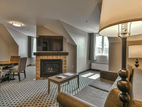 Vue d'ensemble - 441-160 Ch. Du Curé-Deslauriers, Mont-Tremblant, QC - Indoor Photo Showing Living Room With Fireplace