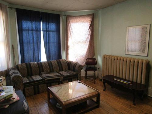 293 Park Ave, Thunder Bay, ON - Indoor Photo Showing Living Room