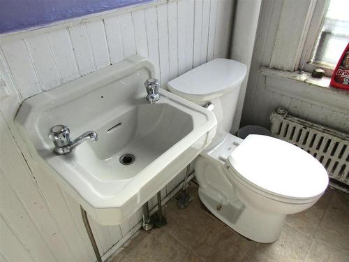 293 Park Ave, Thunder Bay, ON - Indoor Photo Showing Bathroom