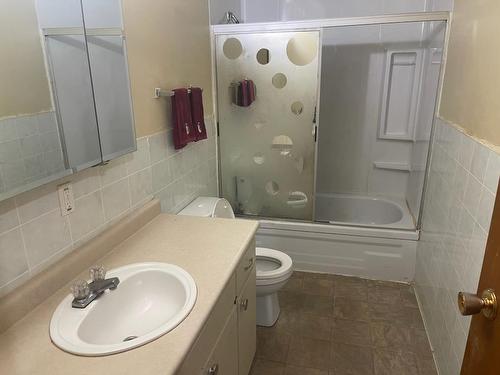 95 Leach Road, Dryden, ON - Indoor Photo Showing Bathroom