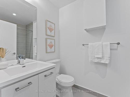 3712-87 Peter St, Toronto, ON - Indoor Photo Showing Bathroom