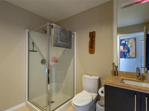 401-379 Tyee Rd, Victoria, BC - Indoor Photo Showing Bathroom