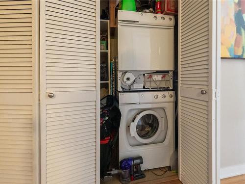 401-379 Tyee Rd, Victoria, BC - Indoor Photo Showing Laundry Room