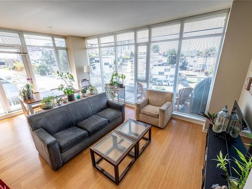 401-379 Tyee Rd, Victoria, BC - Indoor Photo Showing Living Room