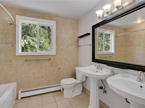 2428 Sooke Rd, Colwood, BC - Indoor Photo Showing Bathroom