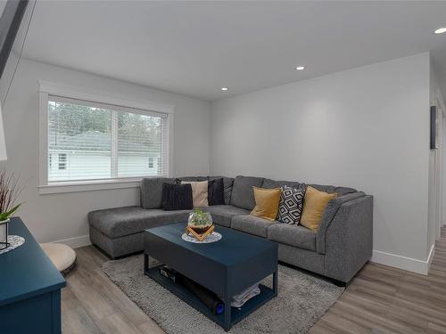 2541 16Th Ave, Port Alberni, BC - Indoor Photo Showing Living Room