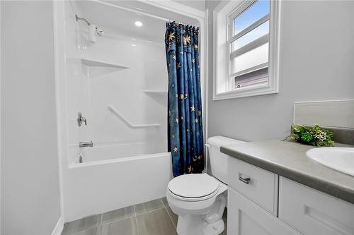 210 Queen Street S, Simcoe, ON - Indoor Photo Showing Bathroom