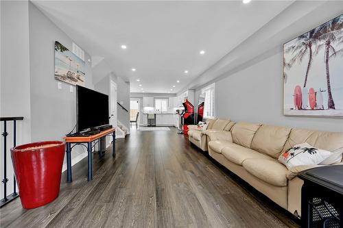 210 Queen Street S, Simcoe, ON - Indoor Photo Showing Living Room