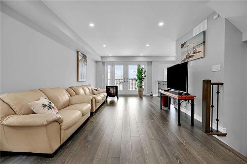 210 Queen Street S, Simcoe, ON - Indoor Photo Showing Living Room