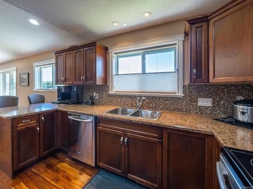 3424 Galveston Pl, Nanaimo, BC - Indoor Photo Showing Kitchen With Double Sink