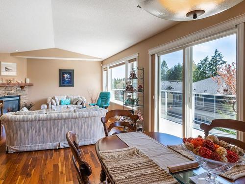 3424 Galveston Pl, Nanaimo, BC - Indoor With Fireplace