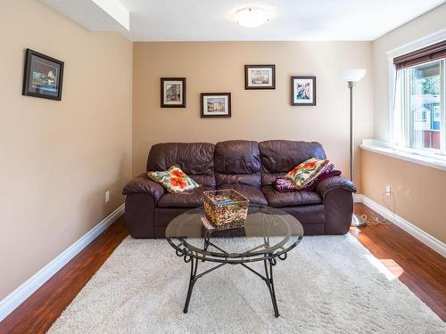 3424 Galveston Pl, Nanaimo, BC - Indoor Photo Showing Living Room