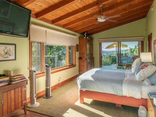 224 Pringle Farm Rd, Salt Spring, BC - Indoor Photo Showing Bedroom