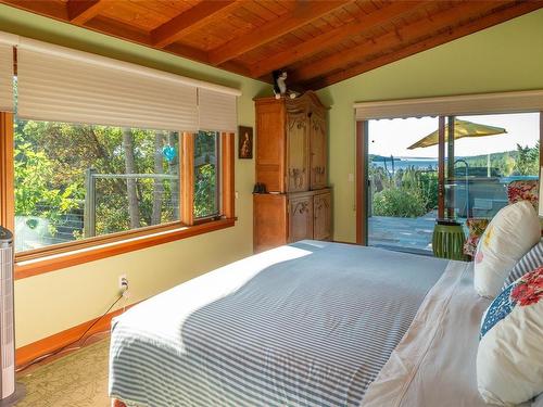 224 Pringle Farm Rd, Salt Spring, BC - Indoor Photo Showing Bedroom