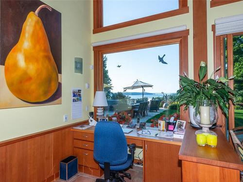 224 Pringle Farm Rd, Salt Spring, BC - Indoor Photo Showing Office