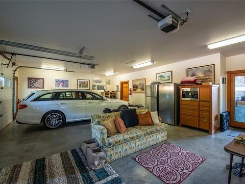 224 Pringle Farm Rd, Salt Spring, BC - Indoor Photo Showing Garage