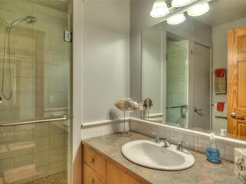 224 Pringle Farm Rd, Salt Spring, BC - Indoor Photo Showing Bathroom