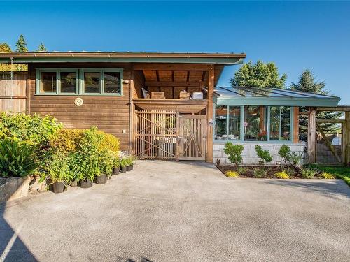 224 Pringle Farm Rd, Salt Spring, BC - Outdoor