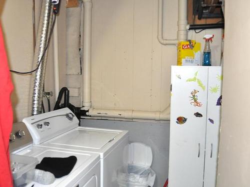883/885 Greenacres Road, Kamloops, BC - Indoor Photo Showing Laundry Room
