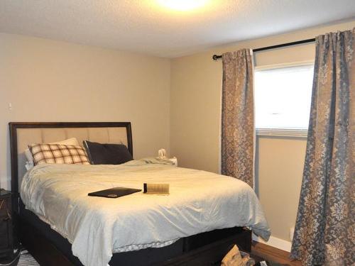 883/885 Greenacres Road, Kamloops, BC - Indoor Photo Showing Bedroom