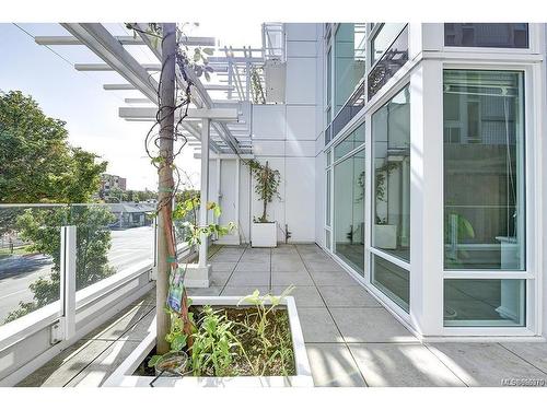 209-1090 Johnson St, Victoria, BC - Outdoor With Exterior