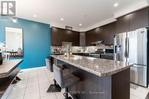 116 Tysonville Circle, Brampton, ON - Indoor Photo Showing Kitchen With Upgraded Kitchen