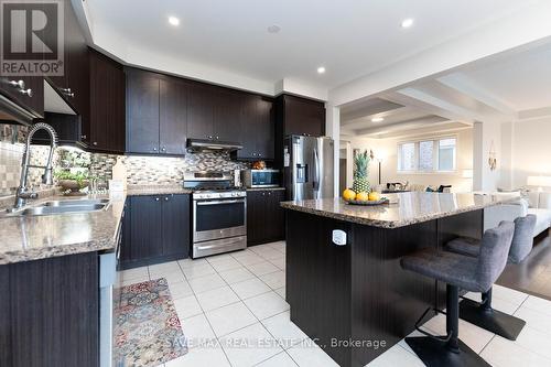 116 Tysonville Circle, Brampton, ON - Indoor Photo Showing Kitchen With Double Sink With Upgraded Kitchen