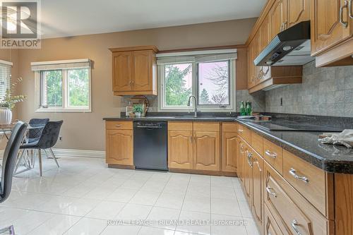 #44 -40 Quinella Dr, London, ON - Indoor Photo Showing Kitchen