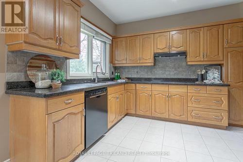 #44 -40 Quinella Dr, London, ON - Indoor Photo Showing Kitchen