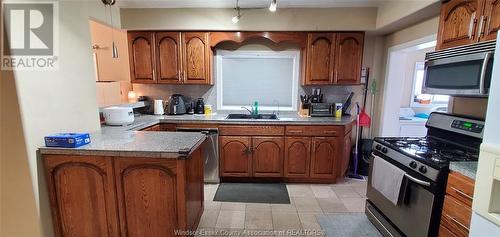 1509 Lincoln Road, Windsor, ON - Indoor Photo Showing Kitchen