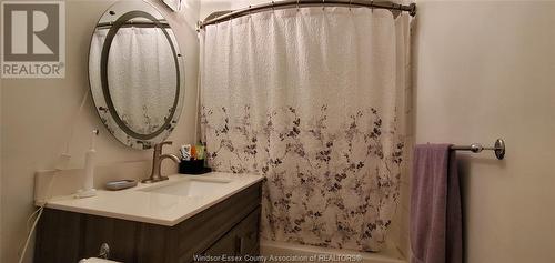 1509 Lincoln Road, Windsor, ON - Indoor Photo Showing Bathroom