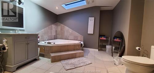 1509 Lincoln Road, Windsor, ON - Indoor Photo Showing Bathroom