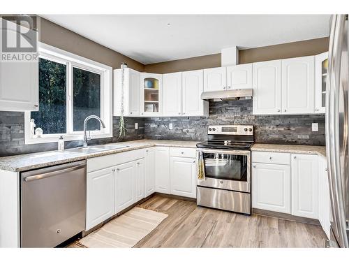 5375 Woodoak Crescent, Prince George, BC - Indoor Photo Showing Kitchen With Double Sink