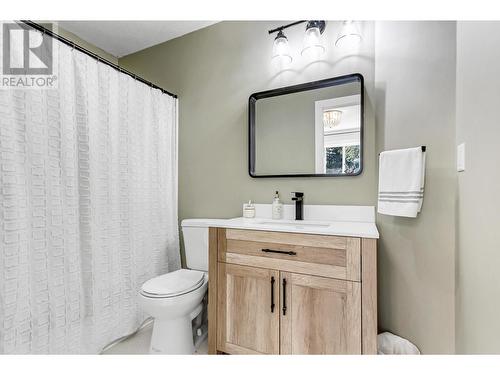 5375 Woodoak Crescent, Prince George, BC - Indoor Photo Showing Bathroom
