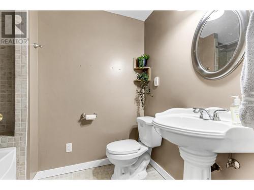 5375 Woodoak Crescent, Prince George, BC - Indoor Photo Showing Bathroom